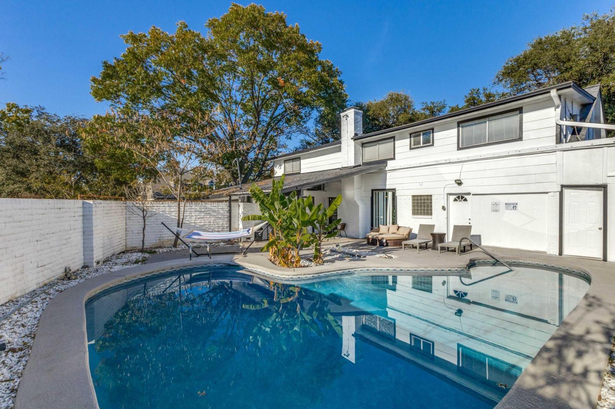 Stunning 5br 2ba With Private Pool And Cinema Casa de férias Dallas